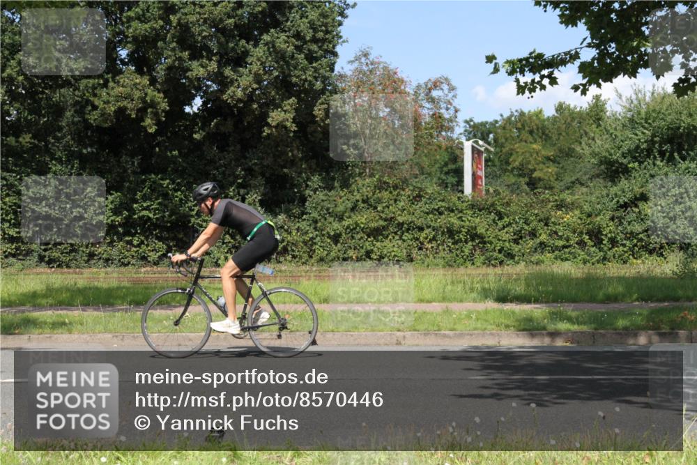 10.08.2025 - GEWOBA Citytriathlon Bremen Yannick Fuchs http://msf.ph/oto/8570446 10.08.2025 14:22:40 Radfahren 86, 204, 217, 242, 259, 280, 297, 427 meine-sportfotos.de