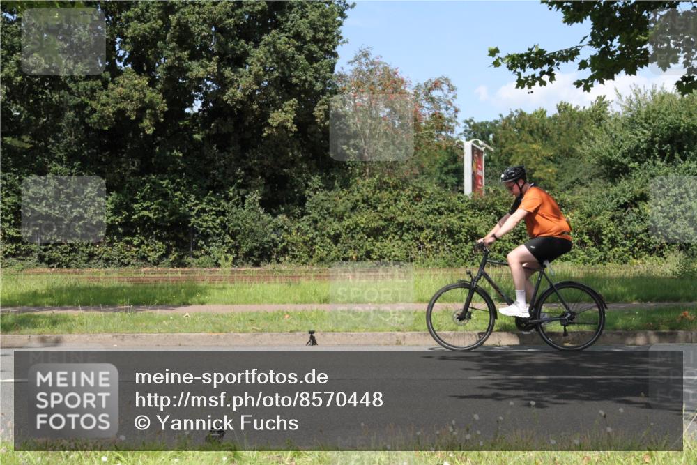 10.08.2025 - GEWOBA Citytriathlon Bremen Yannick Fuchs http://msf.ph/oto/8570448 10.08.2025 14:22:44 Radfahren 86, 89, 182, 204, 242, 259, 280, 297, 353, 427 meine-sportfotos.de