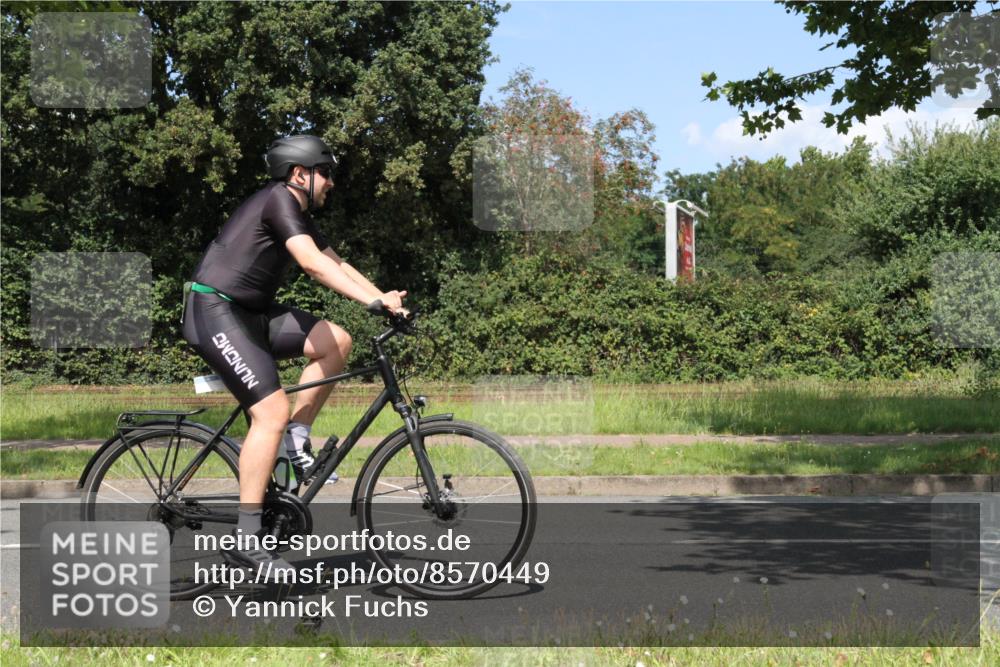 10.08.2025 - GEWOBA Citytriathlon Bremen Yannick Fuchs http://msf.ph/oto/8570449 10.08.2025 14:22:45 Radfahren 86, 89, 182, 204, 242, 252, 259, 280, 289, 297, 353, 427 meine-sportfotos.de
