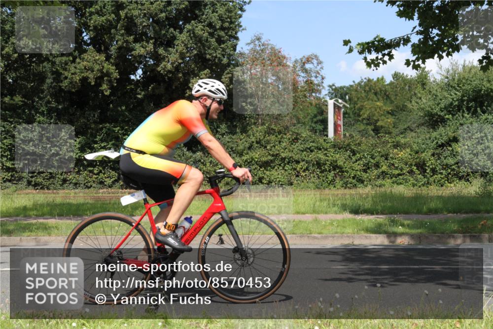 10.08.2025 - GEWOBA Citytriathlon Bremen Yannick Fuchs http://msf.ph/oto/8570453 10.08.2025 14:22:48 Radfahren 86, 89, 182, 204, 246, 252, 280, 288, 289, 297, 353, 427 meine-sportfotos.de