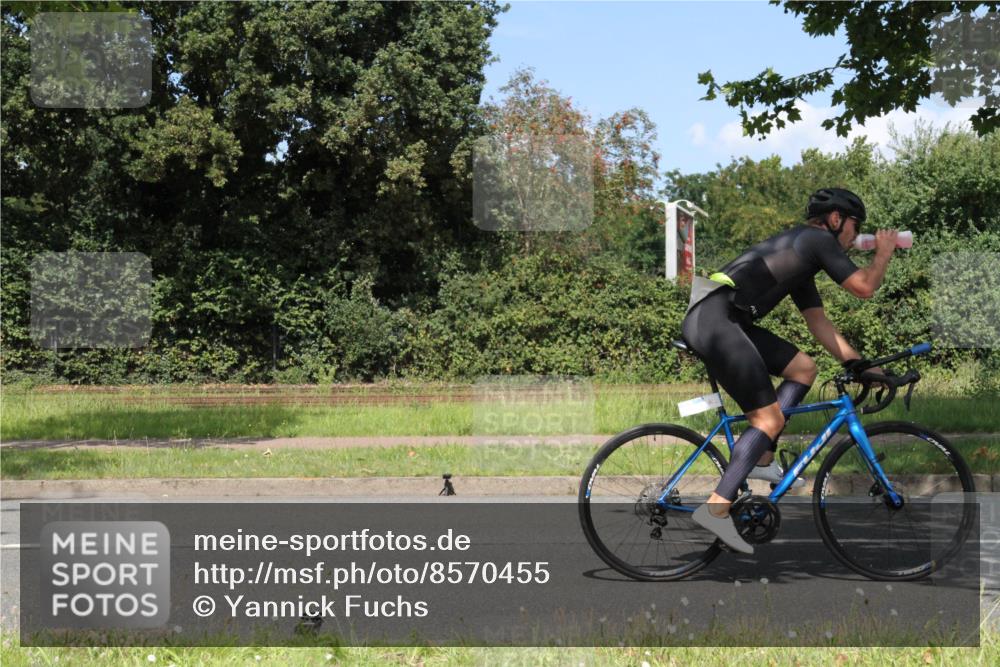 10.08.2025 - GEWOBA Citytriathlon Bremen Yannick Fuchs http://msf.ph/oto/8570455 10.08.2025 14:22:51 Radfahren 86, 89, 182, 204, 246, 252, 280, 288, 289, 297, 353, 427 meine-sportfotos.de
