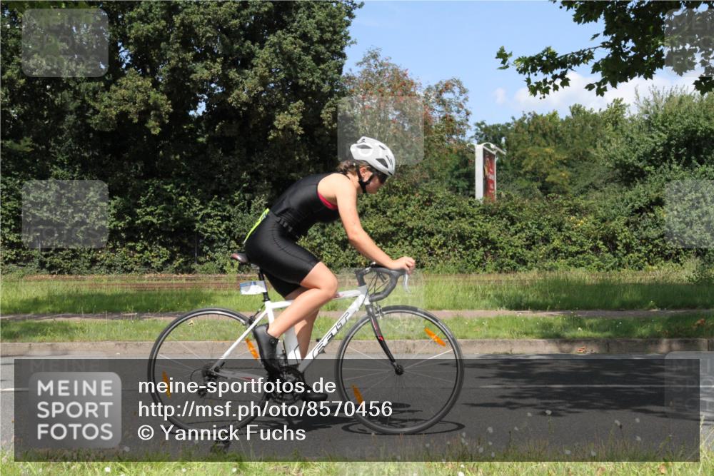 10.08.2025 - GEWOBA Citytriathlon Bremen Yannick Fuchs http://msf.ph/oto/8570456 10.08.2025 14:22:54 Radfahren 86, 89, 182, 204, 246, 252, 280, 288, 289, 297, 353, 427 meine-sportfotos.de