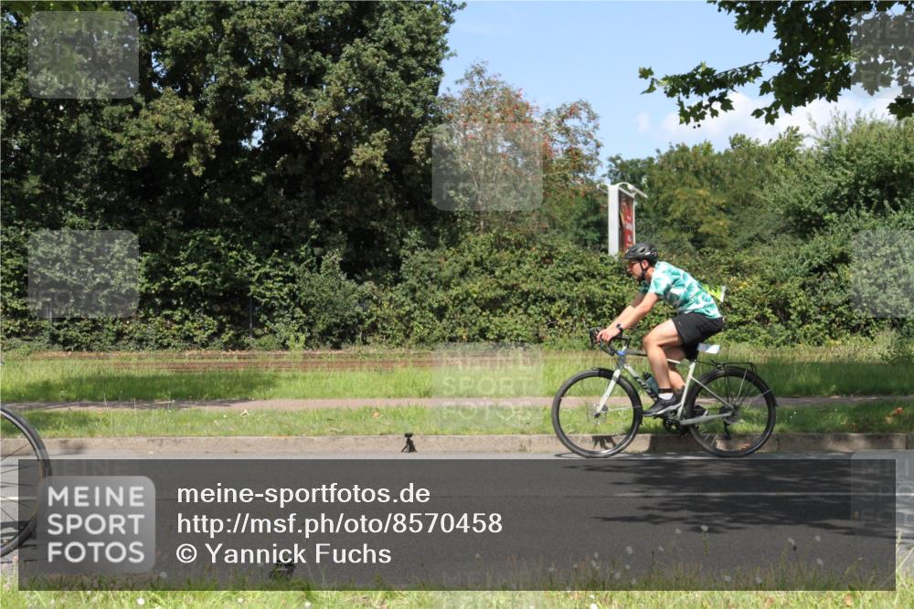 10.08.2025 - GEWOBA Citytriathlon Bremen Yannick Fuchs http://msf.ph/oto/8570458 10.08.2025 14:22:58 Radfahren 89, 163, 182, 204, 246, 249, 252, 280, 288, 289, 297, 353, 427 meine-sportfotos.de