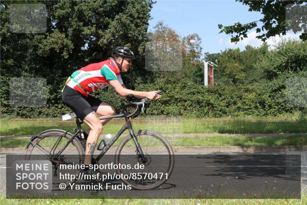 10.08.2025 - GEWOBA Citytriathlon Bremen Yannick Fuchs http://msf.ph/oto/8570471 10.08.2025 14:23:16 Radfahren 99, 154, 163, 200, 209, 213, 222, 225, 249, 251, 423, 431, 478, 480 meine-sportfotos.de
