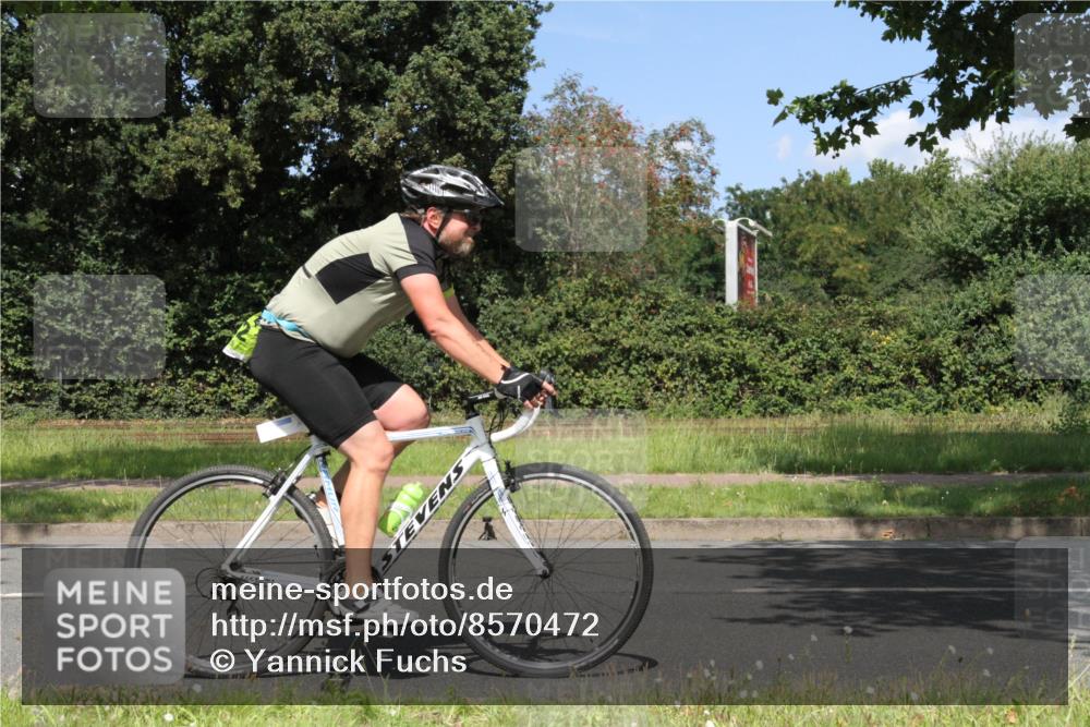 10.08.2025 - GEWOBA Citytriathlon Bremen Yannick Fuchs http://msf.ph/oto/8570472 10.08.2025 14:23:17 Radfahren 99, 154, 163, 200, 209, 213, 222, 225, 249, 251, 423, 431, 478, 480 meine-sportfotos.de