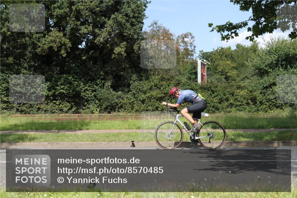 10.08.2025 - GEWOBA Citytriathlon Bremen Yannick Fuchs http://msf.ph/oto/8570485 10.08.2025 14:23:22 Radfahren 99, 154, 200, 209, 213, 222, 225, 250, 251, 317, 423, 431, 478, 480 meine-sportfotos.de