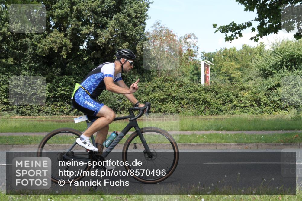 10.08.2025 - GEWOBA Citytriathlon Bremen Yannick Fuchs http://msf.ph/oto/8570496 10.08.2025 14:23:29 Radfahren 99, 154, 200, 205, 213, 225, 234, 250, 251, 317, 478 meine-sportfotos.de