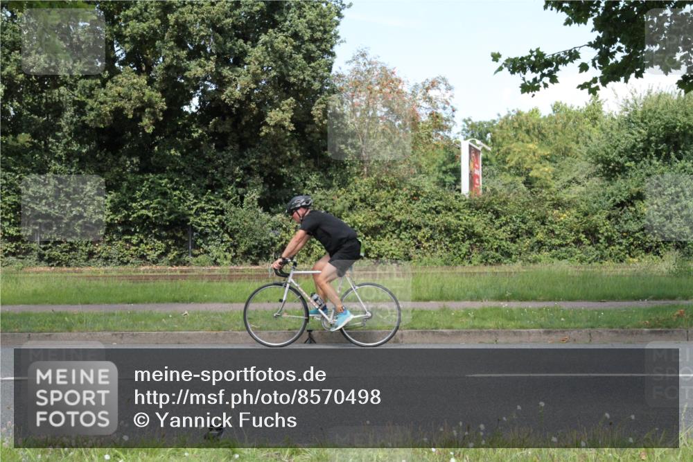 10.08.2025 - GEWOBA Citytriathlon Bremen Yannick Fuchs http://msf.ph/oto/8570498 10.08.2025 14:23:30 Radfahren 99, 154, 200, 205, 225, 234, 250, 251, 317, 478 meine-sportfotos.de