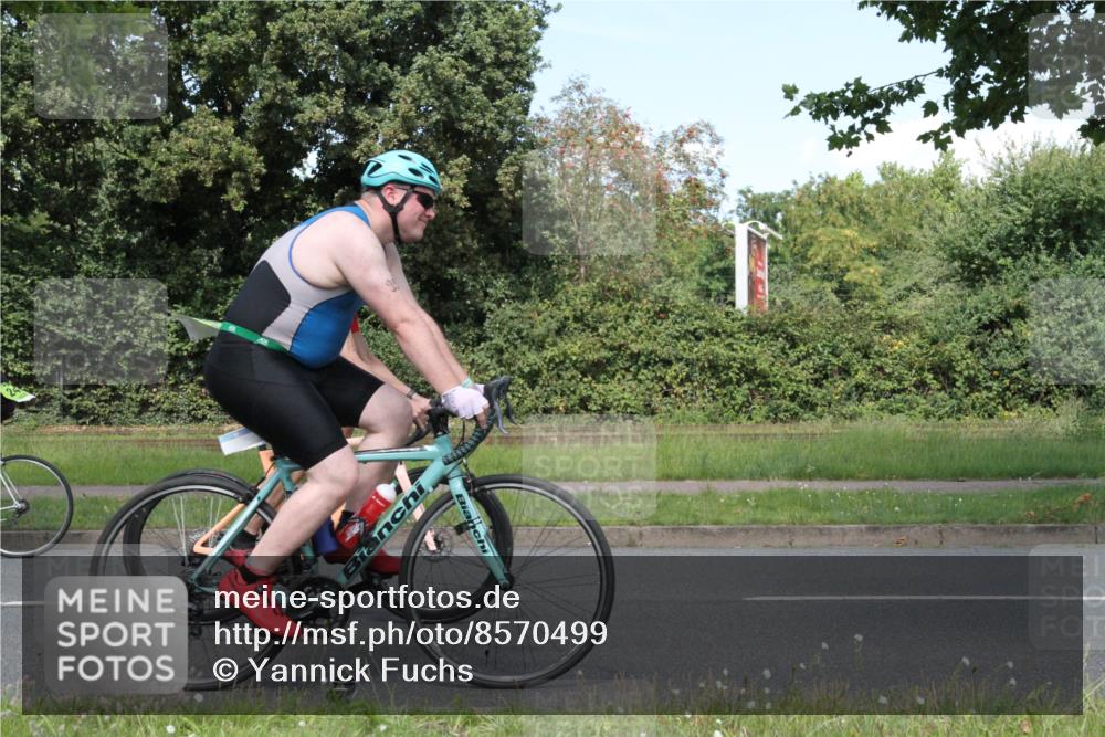 10.08.2025 - GEWOBA Citytriathlon Bremen Yannick Fuchs http://msf.ph/oto/8570499 10.08.2025 14:23:31 Radfahren 99, 154, 158, 200, 205, 225, 234, 250, 251, 317 meine-sportfotos.de