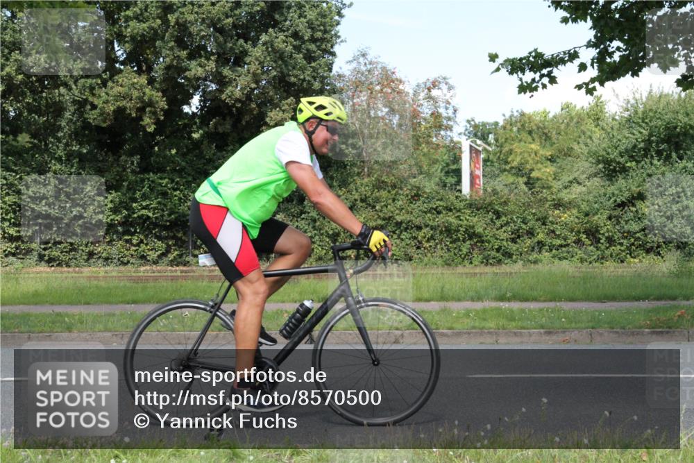 10.08.2025 - GEWOBA Citytriathlon Bremen Yannick Fuchs http://msf.ph/oto/8570500 10.08.2025 14:23:33 Radfahren 99, 154, 158, 200, 205, 225, 234, 250, 251, 317 meine-sportfotos.de
