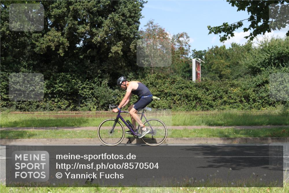 10.08.2025 - GEWOBA Citytriathlon Bremen Yannick Fuchs http://msf.ph/oto/8570504 10.08.2025 14:23:40 Radfahren 99, 128, 158, 205, 234, 250, 251, 317 meine-sportfotos.de