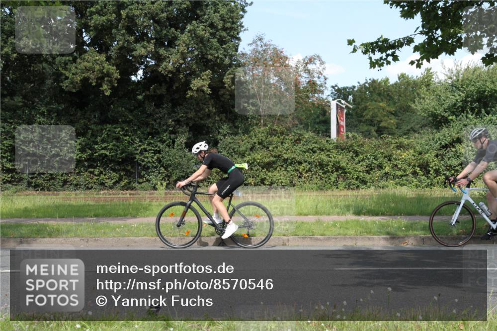 10.08.2025 - GEWOBA Citytriathlon Bremen Yannick Fuchs http://msf.ph/oto/8570546 10.08.2025 14:23:59 Radfahren 128, 221 meine-sportfotos.de