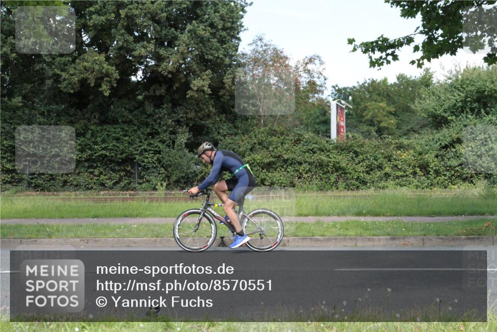 10.08.2025 - GEWOBA Citytriathlon Bremen Yannick Fuchs http://msf.ph/oto/8570551 10.08.2025 14:24:05 Radfahren 221, 474 meine-sportfotos.de