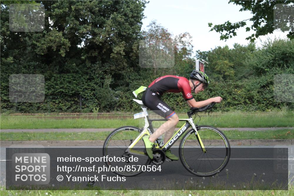 10.08.2025 - GEWOBA Citytriathlon Bremen Yannick Fuchs http://msf.ph/oto/8570564 10.08.2025 14:24:35 Radfahren 3, 165, 180, 247, 298, 488 meine-sportfotos.de