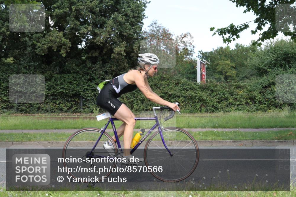 10.08.2025 - GEWOBA Citytriathlon Bremen Yannick Fuchs http://msf.ph/oto/8570566 10.08.2025 14:24:40 Radfahren 3, 165, 180, 247, 298, 332, 432, 488 meine-sportfotos.de