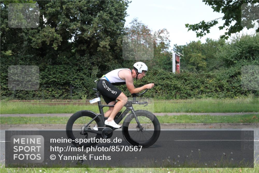 10.08.2025 - GEWOBA Citytriathlon Bremen Yannick Fuchs http://msf.ph/oto/8570567 10.08.2025 14:24:41 Radfahren 3, 165, 180, 247, 298, 332, 432, 488 meine-sportfotos.de