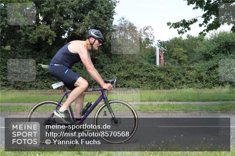 10.08.2025 - GEWOBA Citytriathlon Bremen Yannick Fuchs http://msf.ph/oto/8570568 10.08.2025 14:24:42 Radfahren 3, 165, 180, 247, 298, 332, 432, 488 meine-sportfotos.de