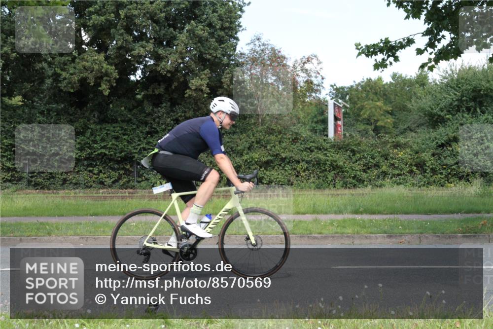 10.08.2025 - GEWOBA Citytriathlon Bremen Yannick Fuchs http://msf.ph/oto/8570569 10.08.2025 14:24:43 Radfahren 3, 165, 180, 247, 298, 332, 432, 488 meine-sportfotos.de