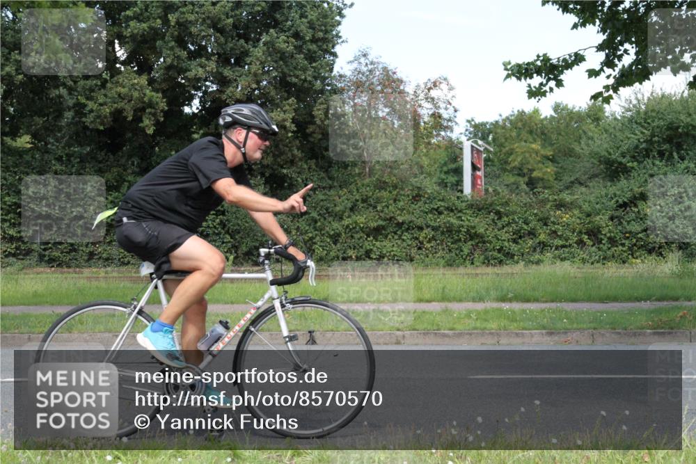 10.08.2025 - GEWOBA Citytriathlon Bremen Yannick Fuchs http://msf.ph/oto/8570570 10.08.2025 14:24:44 Radfahren 3, 165, 180, 247, 298, 332, 346, 432, 488 meine-sportfotos.de