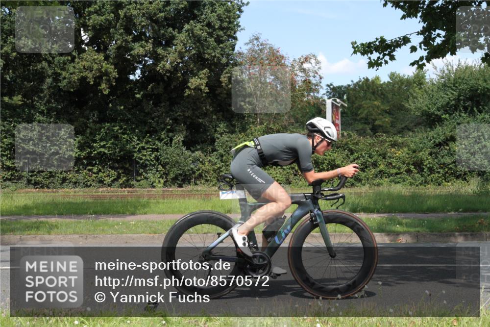 10.08.2025 - GEWOBA Citytriathlon Bremen Yannick Fuchs http://msf.ph/oto/8570572 10.08.2025 14:24:50 Radfahren 22, 165, 180, 247, 269, 298, 332, 346, 432, 488 meine-sportfotos.de
