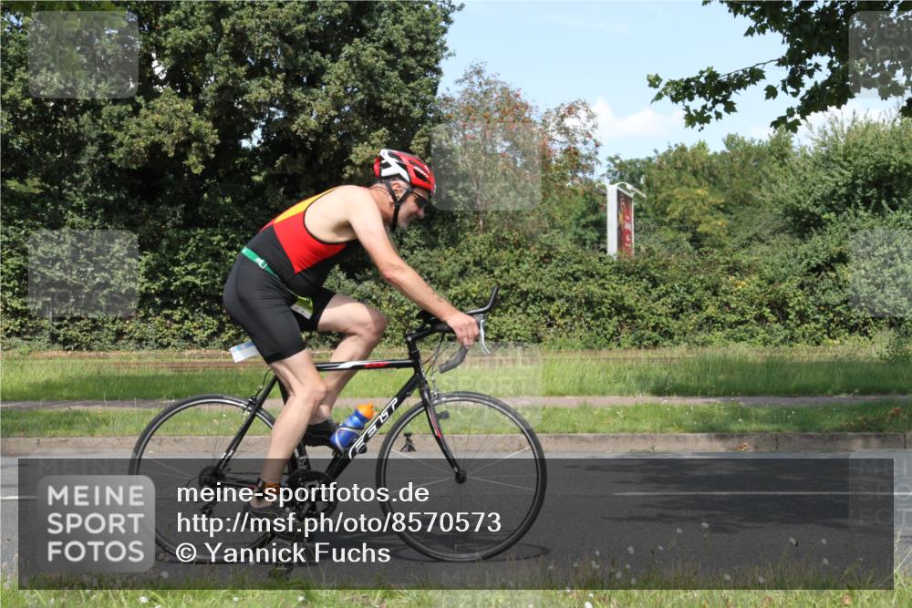 10.08.2025 - GEWOBA Citytriathlon Bremen Yannick Fuchs http://msf.ph/oto/8570573 10.08.2025 14:24:53 Radfahren 22, 165, 166, 180, 202, 235, 269, 298, 332, 346, 432 meine-sportfotos.de