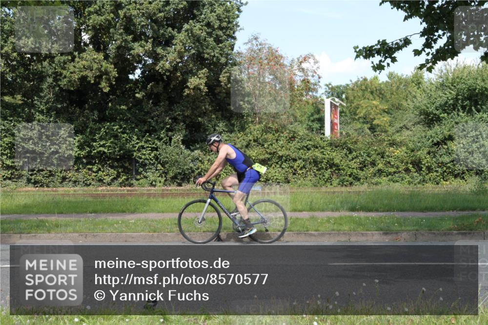 10.08.2025 - GEWOBA Citytriathlon Bremen Yannick Fuchs http://msf.ph/oto/8570577 10.08.2025 14:24:59 Radfahren 22, 166, 202, 235, 269, 332, 346, 432 meine-sportfotos.de
