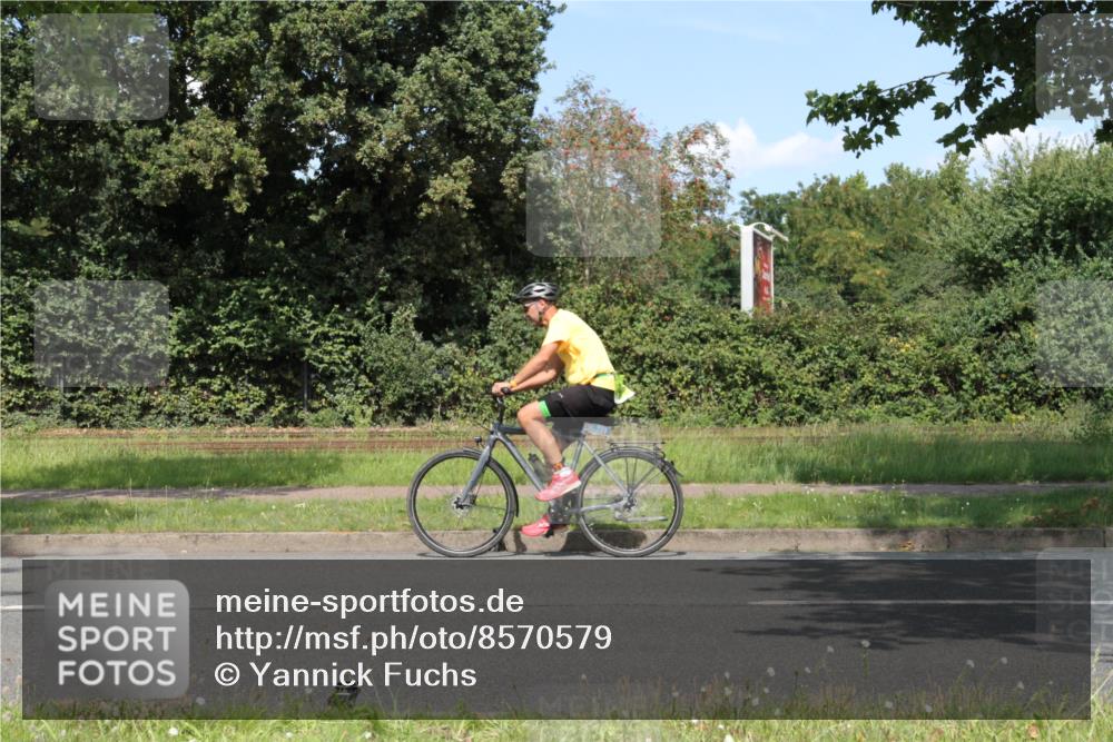 10.08.2025 - GEWOBA Citytriathlon Bremen Yannick Fuchs http://msf.ph/oto/8570579 10.08.2025 14:25:02 Radfahren 22, 166, 202, 235, 269, 332, 346, 432 meine-sportfotos.de