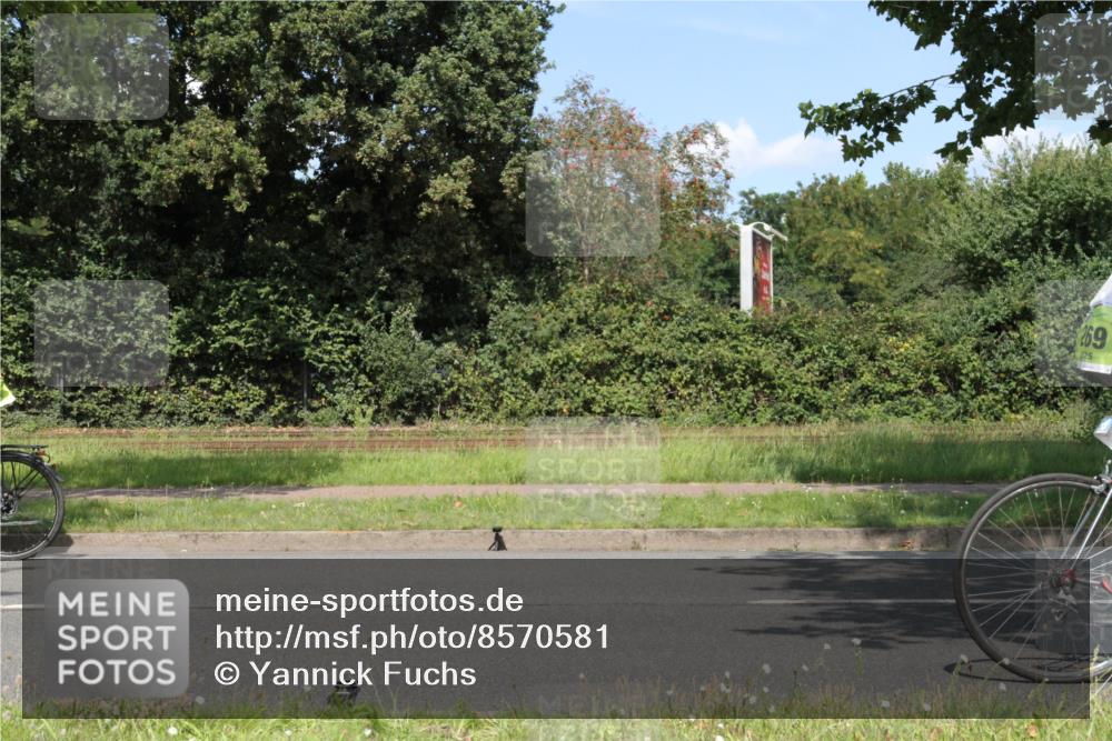 10.08.2025 - GEWOBA Citytriathlon Bremen Yannick Fuchs http://msf.ph/oto/8570581 10.08.2025 14:25:03 Radfahren 22, 166, 202, 235, 269, 346, 432 meine-sportfotos.de