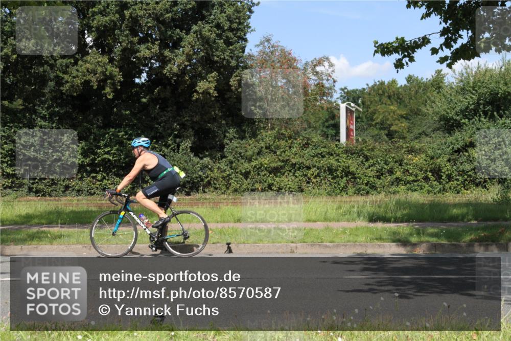 10.08.2025 - GEWOBA Citytriathlon Bremen Yannick Fuchs http://msf.ph/oto/8570587 10.08.2025 14:25:05 Radfahren 22, 49, 166, 202, 235, 267, 269, 270, 346, 462 meine-sportfotos.de
