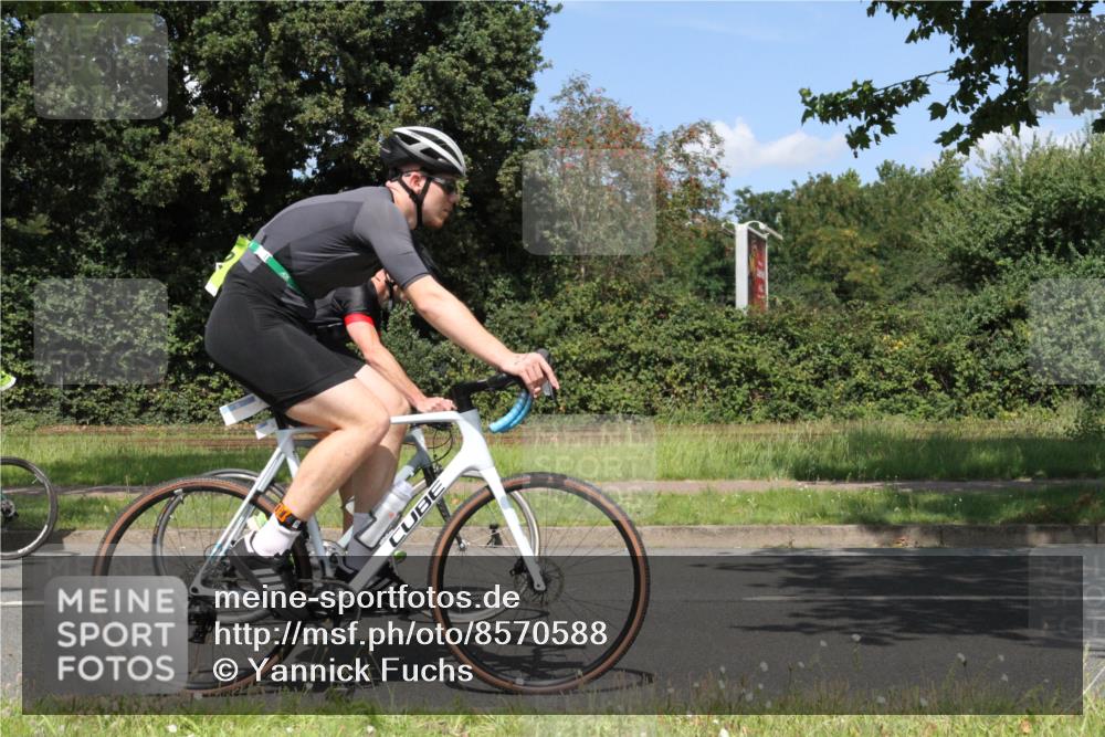 10.08.2025 - GEWOBA Citytriathlon Bremen Yannick Fuchs http://msf.ph/oto/8570588 10.08.2025 14:25:05 Radfahren 22, 49, 166, 202, 235, 267, 269, 270, 346, 462 meine-sportfotos.de