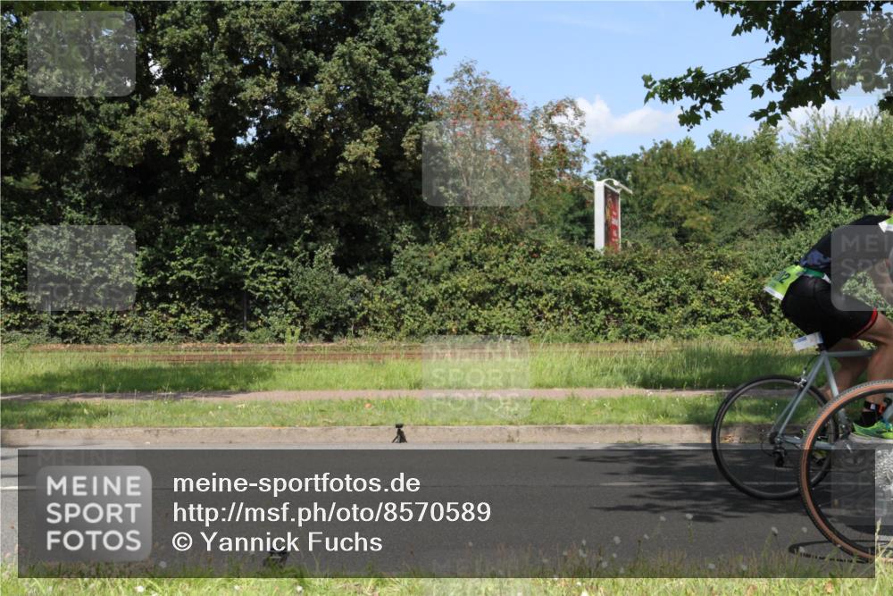 10.08.2025 - GEWOBA Citytriathlon Bremen Yannick Fuchs http://msf.ph/oto/8570589 10.08.2025 14:25:06 Radfahren 22, 49, 85, 166, 202, 235, 267, 269, 270, 346, 462 meine-sportfotos.de