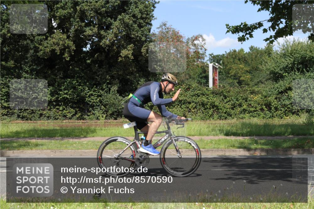 10.08.2025 - GEWOBA Citytriathlon Bremen Yannick Fuchs http://msf.ph/oto/8570590 10.08.2025 14:25:07 Radfahren 22, 49, 85, 166, 202, 235, 267, 269, 270, 346, 462 meine-sportfotos.de