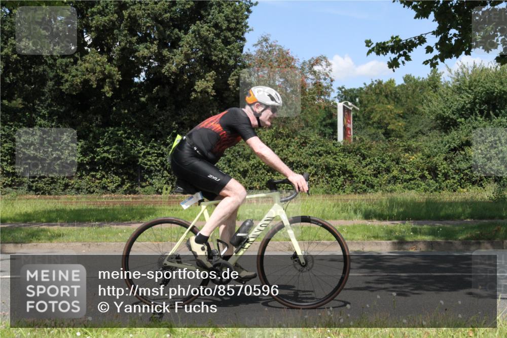 10.08.2025 - GEWOBA Citytriathlon Bremen Yannick Fuchs http://msf.ph/oto/8570596 10.08.2025 14:25:20 Radfahren 49, 85, 208, 267, 270, 323, 326, 336, 462, 479 meine-sportfotos.de
