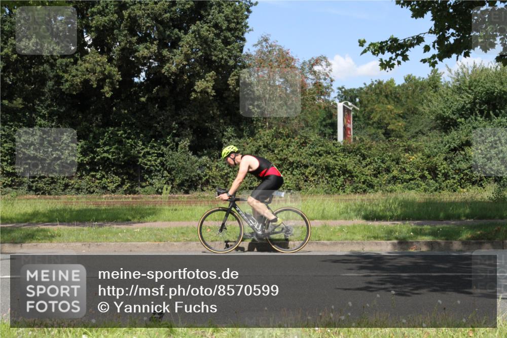10.08.2025 - GEWOBA Citytriathlon Bremen Yannick Fuchs http://msf.ph/oto/8570599 10.08.2025 14:25:21 Radfahren 49, 85, 208, 267, 270, 323, 326, 336, 462, 479 meine-sportfotos.de