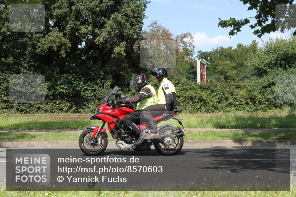10.08.2025 - GEWOBA Citytriathlon Bremen Yannick Fuchs http://msf.ph/oto/8570603 10.08.2025 14:25:25 Radfahren 49, 85, 208, 267, 270, 323, 326, 336, 462, 479 meine-sportfotos.de