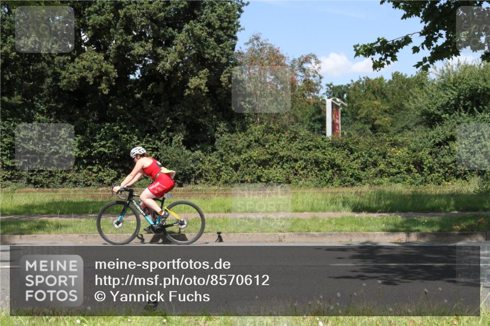 10.08.2025 - GEWOBA Citytriathlon Bremen Yannick Fuchs http://msf.ph/oto/8570612 10.08.2025 14:25:35 Radfahren 208, 336, 479, 499 meine-sportfotos.de