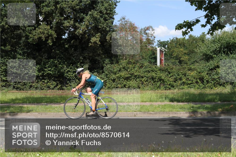 10.08.2025 - GEWOBA Citytriathlon Bremen Yannick Fuchs http://msf.ph/oto/8570614 10.08.2025 14:25:36 Radfahren 167, 208, 336, 479, 499 meine-sportfotos.de