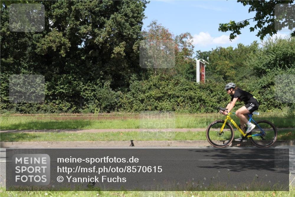 10.08.2025 - GEWOBA Citytriathlon Bremen Yannick Fuchs http://msf.ph/oto/8570615 10.08.2025 14:25:39 Radfahren 167, 499 meine-sportfotos.de