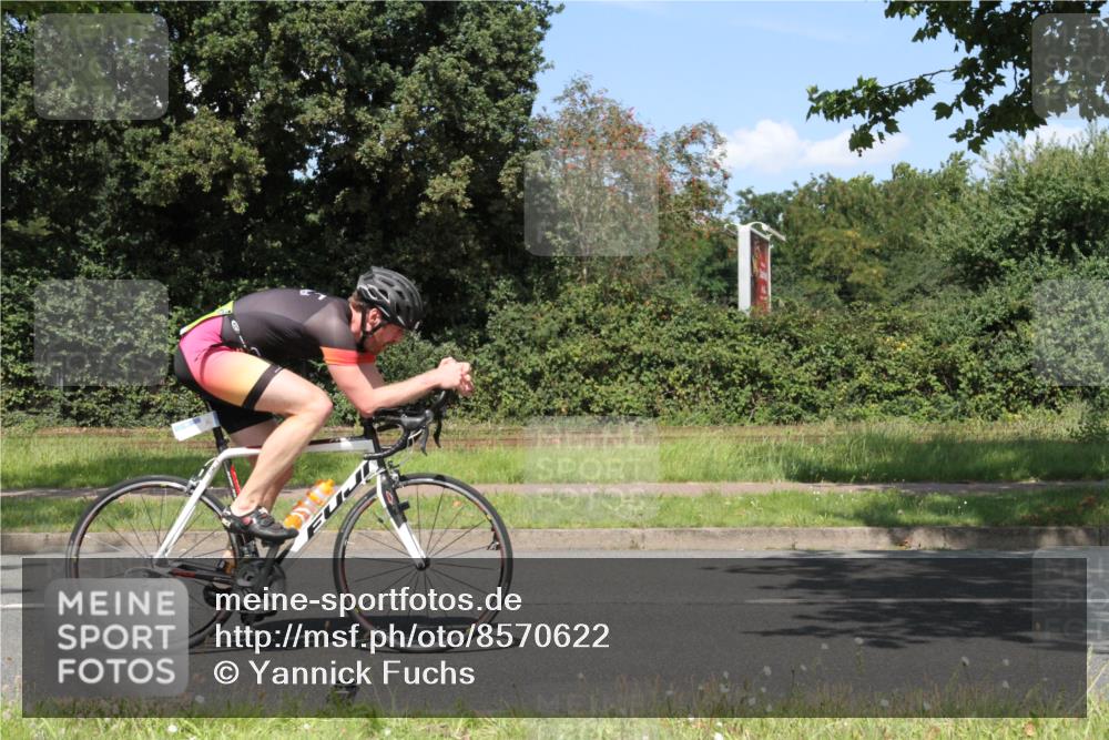10.08.2025 - GEWOBA Citytriathlon Bremen Yannick Fuchs http://msf.ph/oto/8570622 10.08.2025 14:25:46 Radfahren 167, 446, 499 meine-sportfotos.de