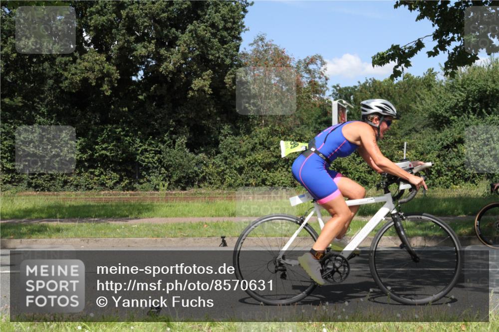 10.08.2025 - GEWOBA Citytriathlon Bremen Yannick Fuchs http://msf.ph/oto/8570631 10.08.2025 14:25:50 Radfahren 167, 181, 446, 499 meine-sportfotos.de