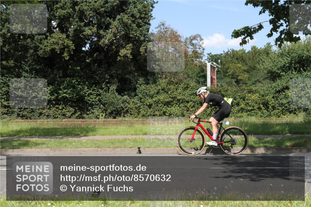 10.08.2025 - GEWOBA Citytriathlon Bremen Yannick Fuchs http://msf.ph/oto/8570632 10.08.2025 14:25:50 Radfahren 167, 181, 446, 499 meine-sportfotos.de