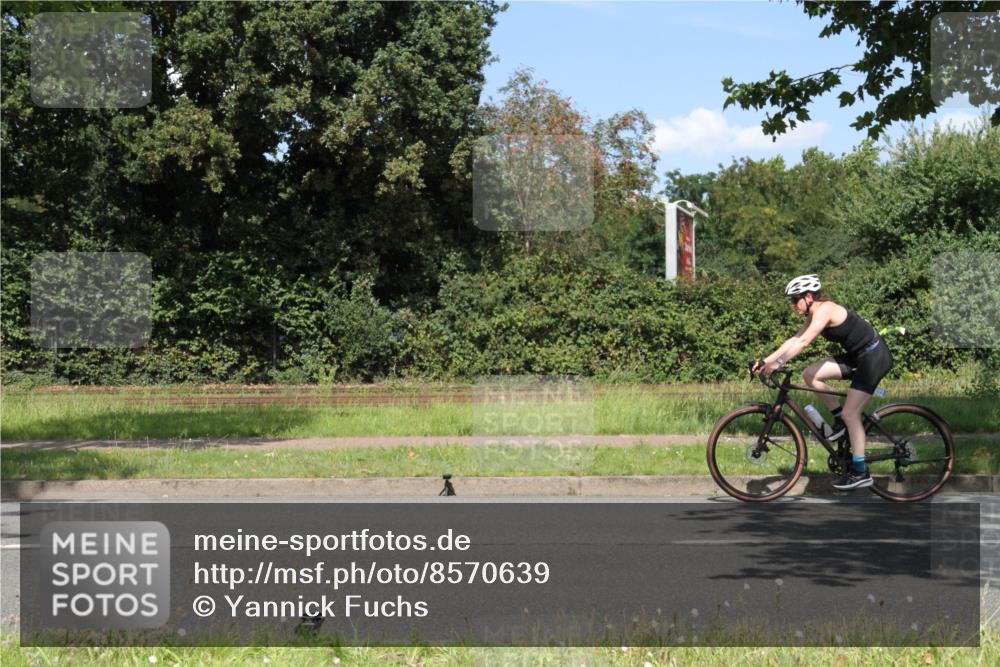 10.08.2025 - GEWOBA Citytriathlon Bremen Yannick Fuchs http://msf.ph/oto/8570639 10.08.2025 14:25:54 Radfahren 167, 181, 220, 273, 325, 331, 446, 499 meine-sportfotos.de