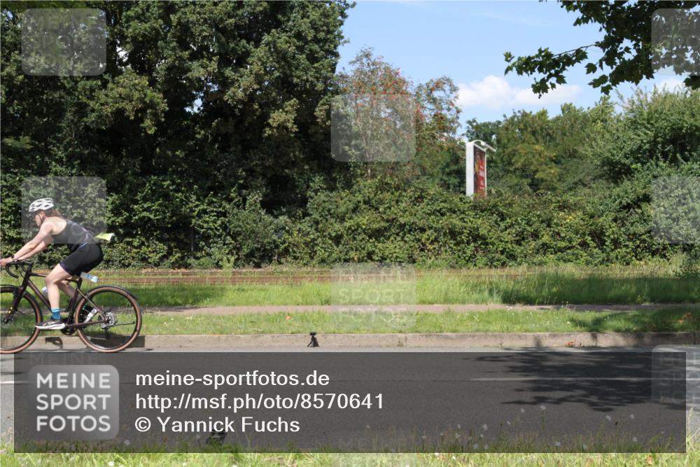 10.08.2025 - GEWOBA Citytriathlon Bremen Yannick Fuchs http://msf.ph/oto/8570641 10.08.2025 14:25:55 Radfahren 167, 181, 220, 273, 325, 331, 446, 499 meine-sportfotos.de