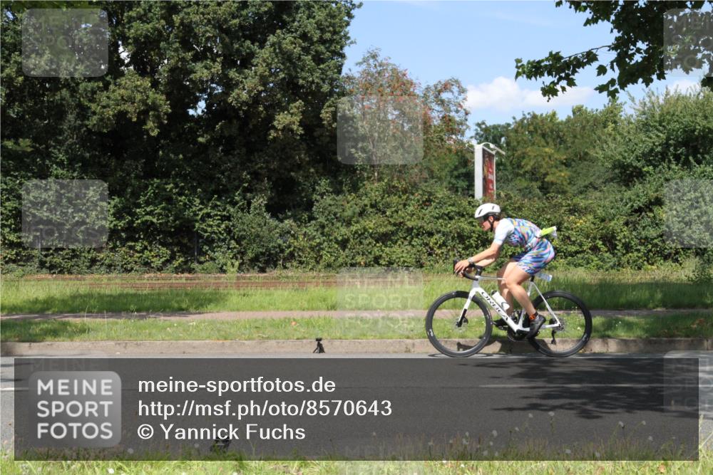 10.08.2025 - GEWOBA Citytriathlon Bremen Yannick Fuchs http://msf.ph/oto/8570643 10.08.2025 14:25:56 Radfahren 167, 181, 220, 273, 325, 331, 446, 499 meine-sportfotos.de