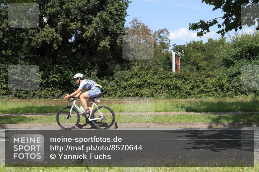 10.08.2025 - GEWOBA Citytriathlon Bremen Yannick Fuchs http://msf.ph/oto/8570644 10.08.2025 14:25:56 Radfahren 167, 181, 220, 273, 325, 331, 446, 499 meine-sportfotos.de