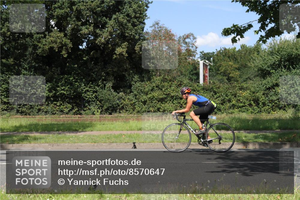 10.08.2025 - GEWOBA Citytriathlon Bremen Yannick Fuchs http://msf.ph/oto/8570647 10.08.2025 14:25:57 Radfahren 167, 181, 220, 273, 325, 331, 446, 499 meine-sportfotos.de