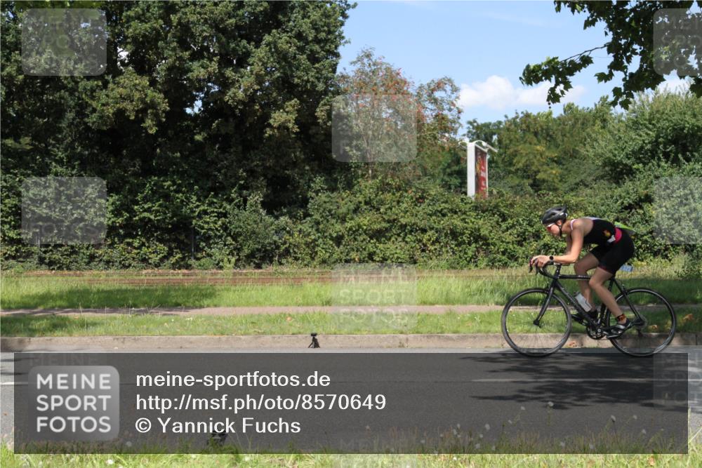 10.08.2025 - GEWOBA Citytriathlon Bremen Yannick Fuchs http://msf.ph/oto/8570649 10.08.2025 14:25:58 Radfahren 167, 181, 220, 231, 273, 325, 331, 446, 499 meine-sportfotos.de