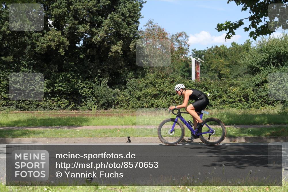10.08.2025 - GEWOBA Citytriathlon Bremen Yannick Fuchs http://msf.ph/oto/8570653 10.08.2025 14:25:59 Radfahren 167, 181, 220, 231, 273, 325, 331, 446, 499 meine-sportfotos.de