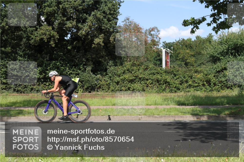 10.08.2025 - GEWOBA Citytriathlon Bremen Yannick Fuchs http://msf.ph/oto/8570654 10.08.2025 14:25:59 Radfahren 167, 181, 220, 231, 273, 325, 331, 446, 499 meine-sportfotos.de