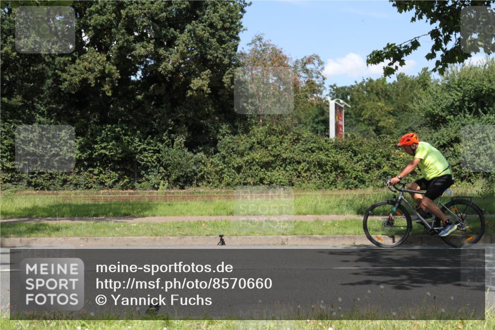 10.08.2025 - GEWOBA Citytriathlon Bremen Yannick Fuchs http://msf.ph/oto/8570660 10.08.2025 14:26:03 Radfahren 181, 220, 231, 273, 325, 331, 446 meine-sportfotos.de